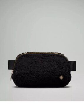 LULULEMON | Black Everywhere Belt Bag 1L Fleece Sherling - Black (O/S)